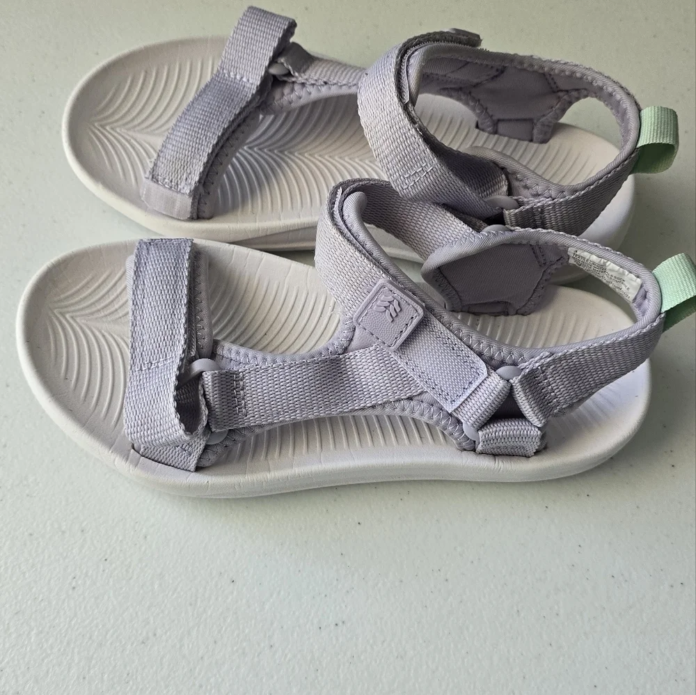 New All in Motion kids sport sandals size 3